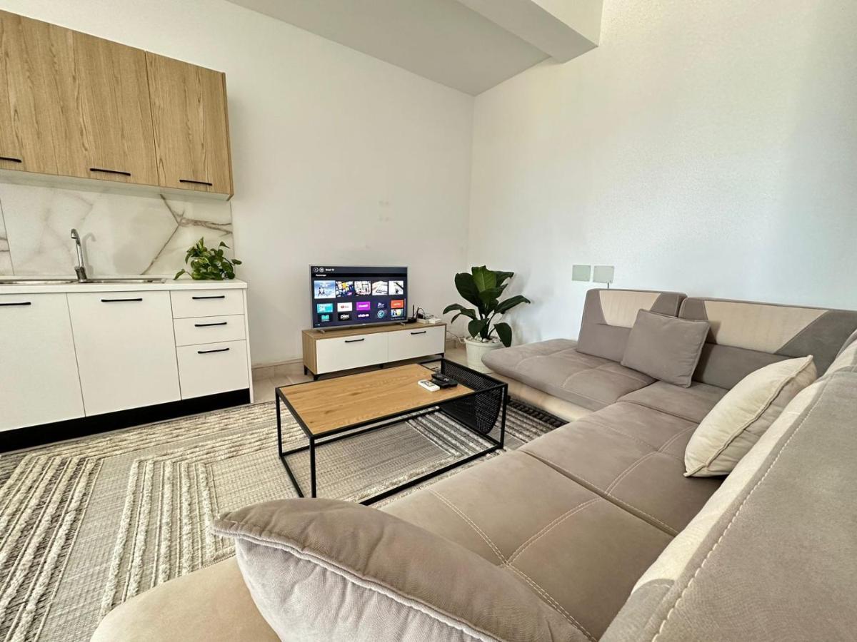 Perla Luxury Apartment - Private Patio & Parking Vlorë 외부 사진