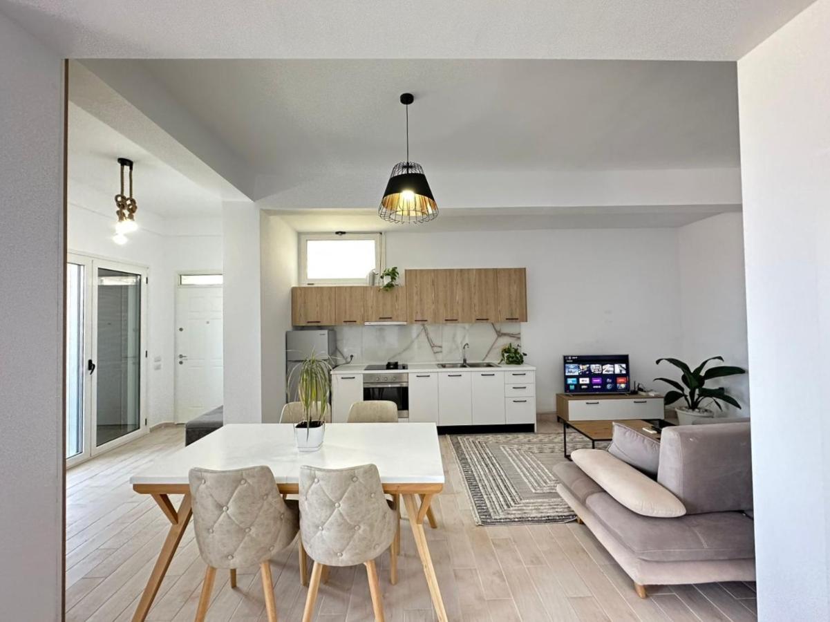 Perla Luxury Apartment - Private Patio & Parking Vlorë 외부 사진