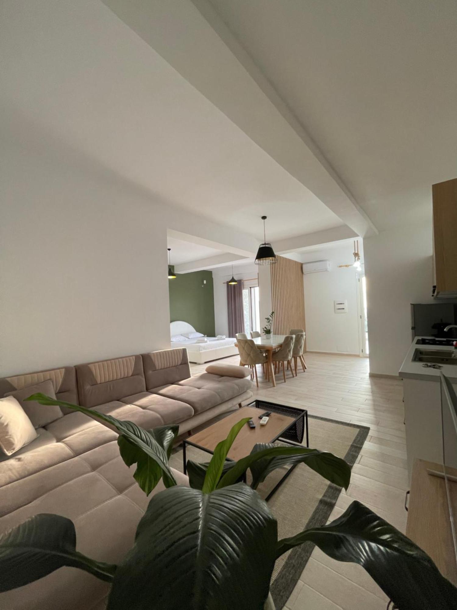 Perla Luxury Apartment - Private Patio & Parking Vlorë 외부 사진