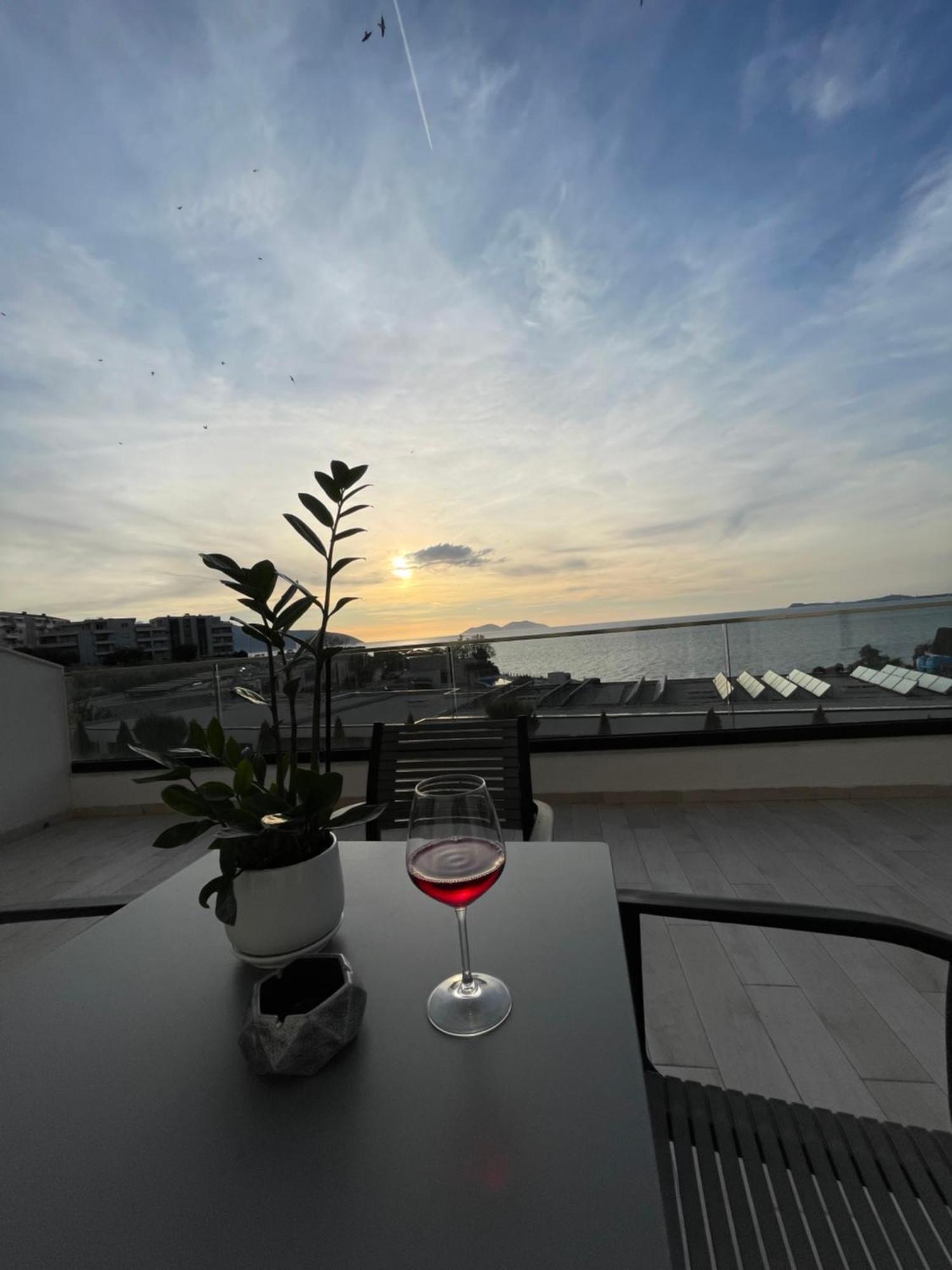 Perla Luxury Apartment - Private Patio & Parking Vlorë 외부 사진