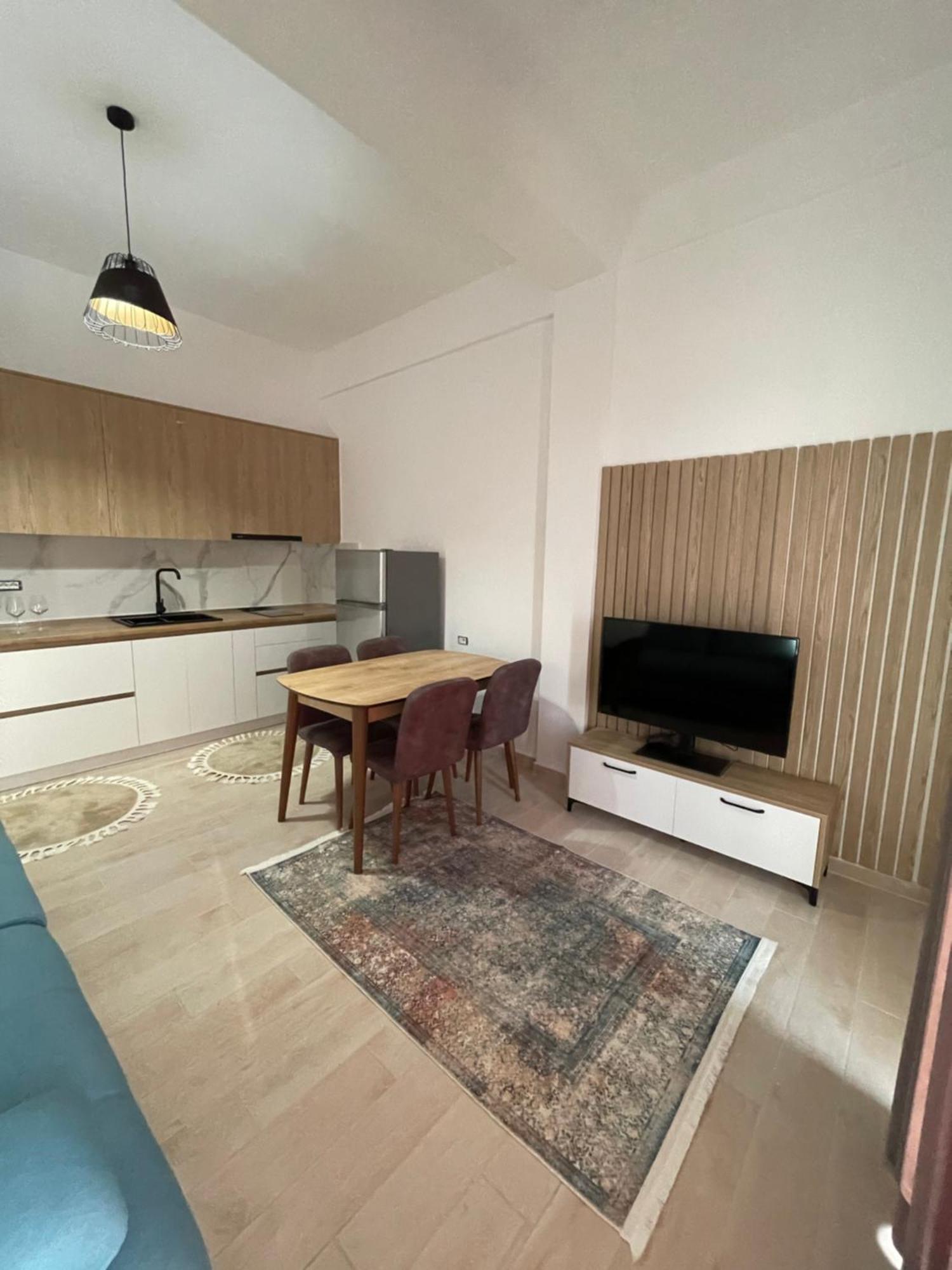 Perla Luxury Apartment - Private Patio & Parking Vlorë 외부 사진