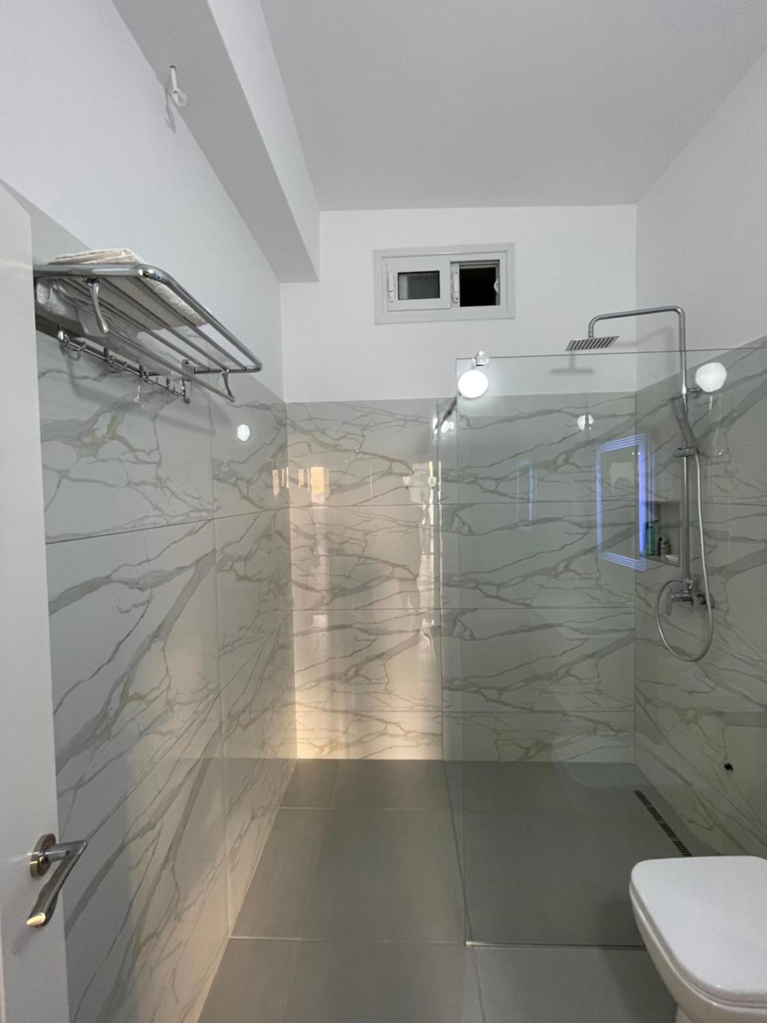 Perla Luxury Apartment - Private Patio & Parking Vlorë 외부 사진